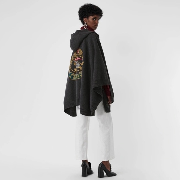 Rare-Burberry CREST WOOL BLEND JACQUARD HOODED CAPE IN CHARCOAL - Picture 4 of 5